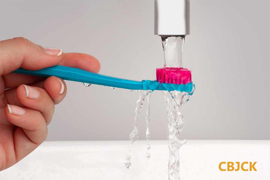 How to Clean Toothbrush